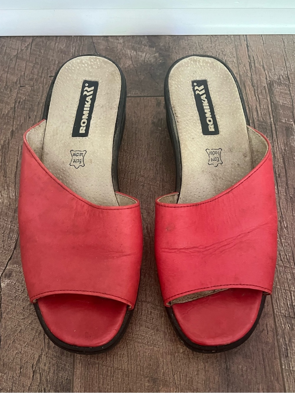 ROMIKA Red Leather Slip On Wedge Sandals Leather Insoles
2" Heel Sz 38 US 7.5 - Picture 2 of 8